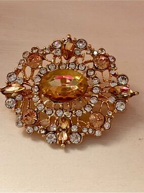Vintage Inspired Champagne Crystal Brooch – Gold Tone Statement Pin